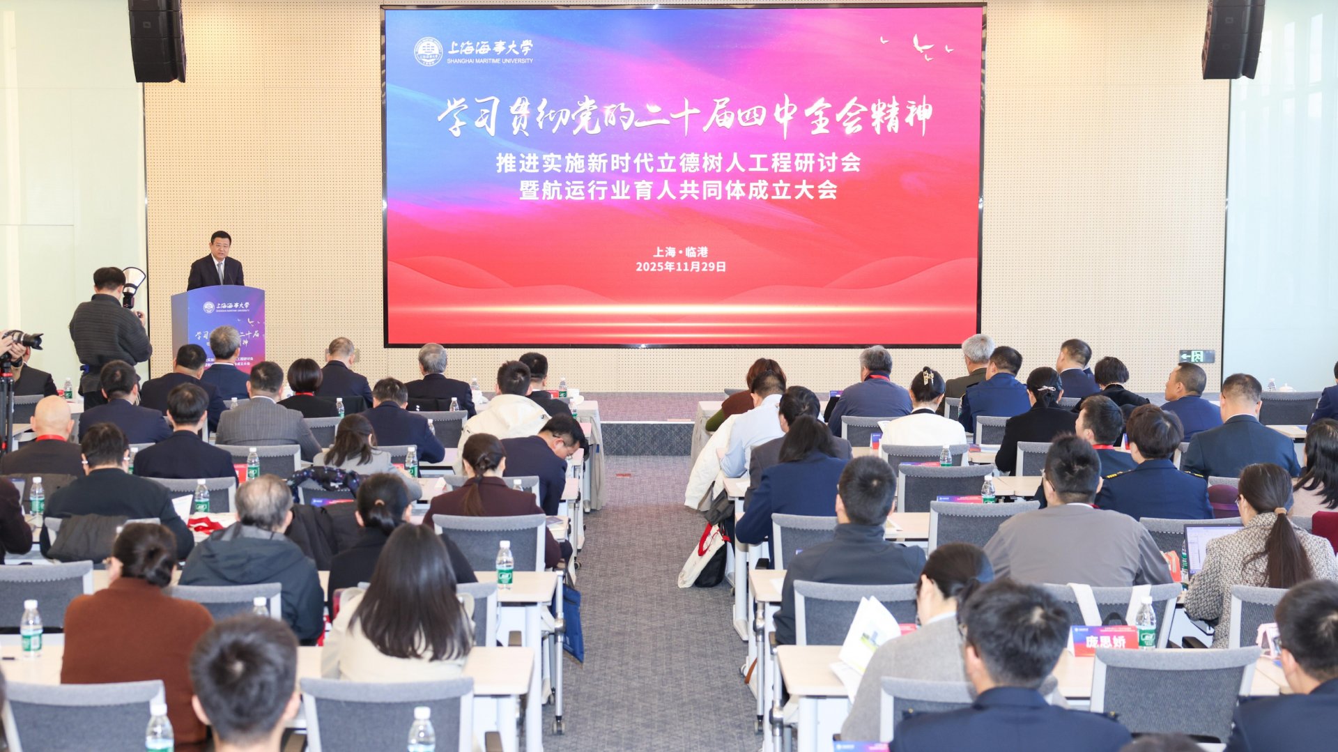 校采彡争霸官方网站入口登录新手怎么玩